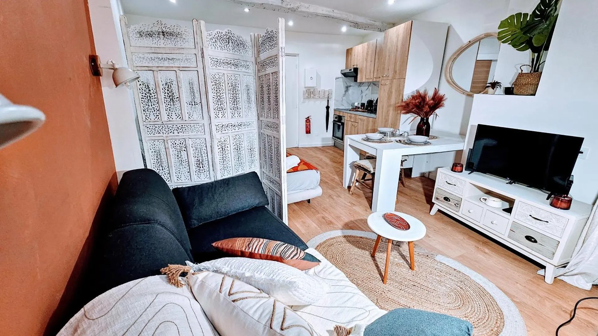 Studio Aux Pieds Des Parfumeries Grasse France